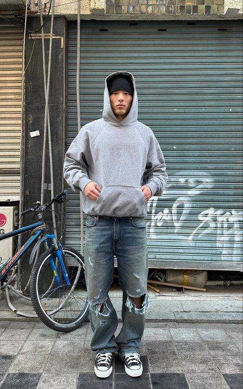 Comfy Men Outfits Aesthetic, Cozy Streetwear Men, Athletic Street Style Men, Outfit Accessories Men, Grey Crewneck Outfit Men, Mens Hoodie Outfit Streetwear, Mens Turtleneck Outfits, Turtleneck Outfit Men, Turtleneck Outfits