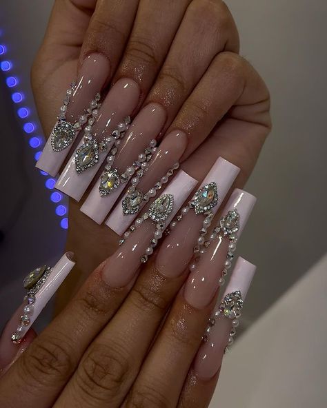 LAS VEGAS, NV (@nailsbyamairanyy) | Instagram Mc Bling Nails, Baddies Nails Long, Ongles Bling Bling, Grad Nails, Bday Nails, Birthday Vibes, Fake Nails Long, Long Press On Nails, Nagel Tips