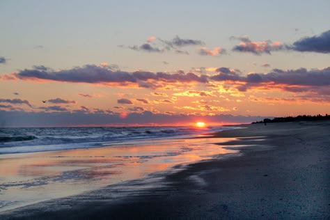 Sky Scapes, Ocean Waves Painting, Sunset On The Beach, Seascape Photography, Beautiful Skies, Long Sundress, Landscape Sunset, Cottage Charm, Sunset Landscape