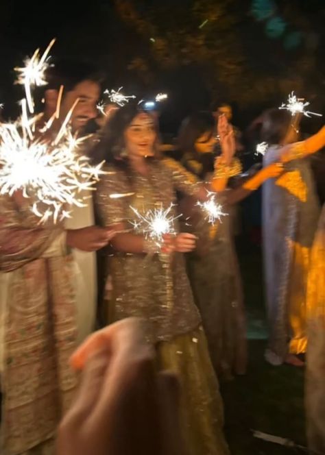 Dholki Aesthetic Pics, Mehndi Event Aesthetic, Desi Shaadi Vibes, Desi Wedding Bridesmaids, Desi Shadi Aesthetic, Desi Dance Aesthetic, Pakistan Wedding Aesthetic, Pakistani Shaadi Aesthetic, Desi Love Core Aesthetic