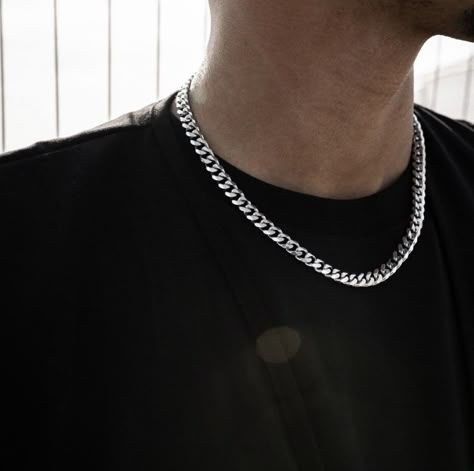 Mens Accessories Necklace, Hand Jewelry Rings, Tshirt Necklace, Minimalist Fashion Men, Mens Rings Fashion, Cute Ear Piercings, Stainless Steel Chain Necklace, Hype Clothing, Mens Chain Necklace