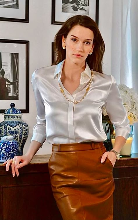 Shirt And Jeans Outfit Women, Shirt And Jeans Outfit, Silk Shirt Outfit, Silk Blouse Outfit, Satijnen Blouses, Satin Bow Blouse, Skirt Indian, Satin Shirts, Pleather Pants