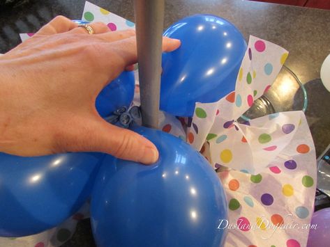 Balloons On Sticks, Balloon Centerpieces Diy, Basketball Centerpieces, Stick Centerpieces, Balloon Topiary, Balloon Table Centerpieces, Topiary Centerpieces, 12 Balloons, Balloon Arch Diy