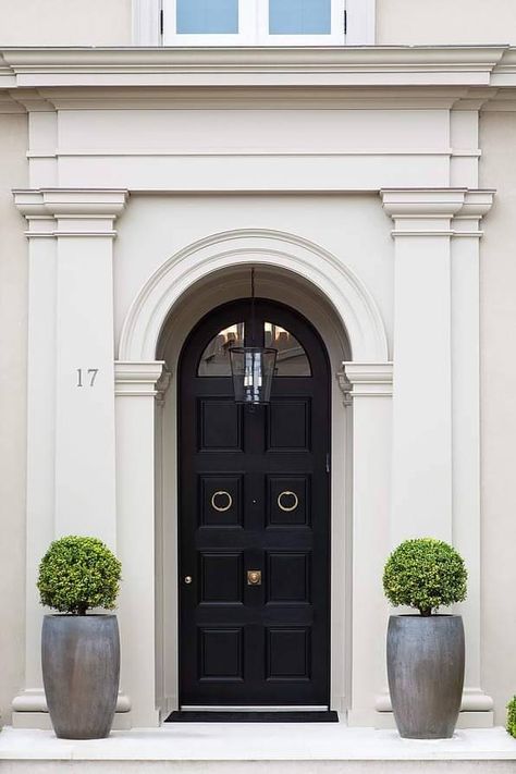 Front Door Planters, Door Planter, Black Front Doors, London Townhouse, Black Door, Design Exterior, Black Doors, Beautiful Doors, Entrance Doors