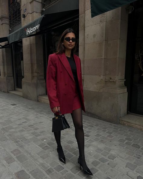 Lady in red 💋Coming soon @lecapsole 🫰🏽 | Instagram Closet Minimal, Red Blazer Outfit, Emelie Lindmark, Shopping Together, Autumn Winter Outfits, Classy Fits, Milan Street Style, Emma Chamberlain, Blazer Outfit