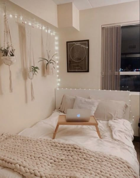 Bohemian room. Dorm Room. Neutral theme room. Feminine Dorm Room, Dorm Room Color Schemes, Luxury Dorm Room, Dorm Room Colors, Dream Dorm Room, Boho Dorm Room, Bedroom Decoration Ideas, Cozy Dorm Room, Dorm Room Styles