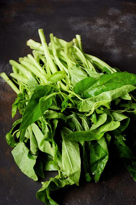 Water Spinach Water Spinach Recipe, Lunch Background, African Vegetables, Hot Thai Kitchen, Popular Thai Dishes, Gluten Free Chinese, Thai Stir Fry, Water Spinach, Spinach Recipe