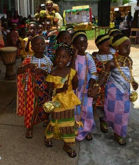 Ivorian Culture, Ghana Aesthetic, Kenyan Culture, Ghana Clothing, Ghana Culture, School Bench, African Aesthetic, Nigerian Culture, Ghana Fashion