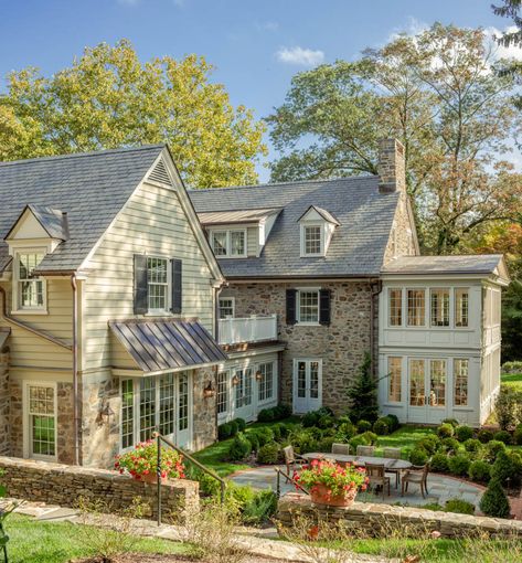 Old Renovated Houses Exterior, Pennsylvania Home Exterior, Traditional Country Home Exterior, Exterior House Design Stone, Historical Exterior House Colors, Stone House Addition, Pinterest House Exterior, Dream House Cottagecore, Huge Cottage House