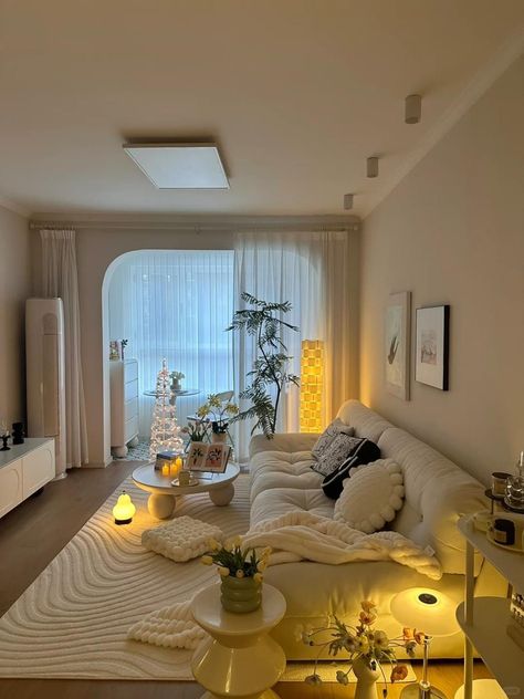 Living Room Designs Korean, Korean Cozy Apartment, Old Korean Apartment, Korean Apartment Living Room, Korean Apartment Interior Small Spaces, Korean House Aesthetic, Korean Appartement, Living Room With Lights, Small Family Apartment