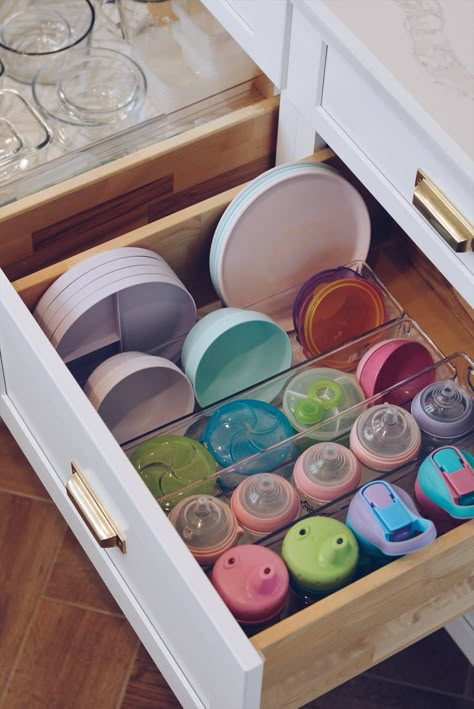 Kitchen Organization:  How to Organize Your Kitchen  Drawers Baby Bottle Organization, Organizing Kitchen, Diy Organizer, Drawer Organization, House Wife, Kitchen Organization Diy, Kitchen Drawer Organization, Organizing Hacks, Organized Living