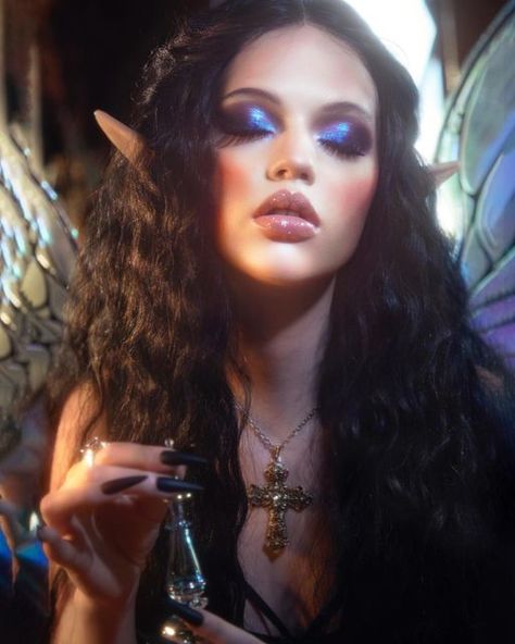 Dark Fairy Makeup, Dark Fairy Costume, Fairy Make-up, Faerie Aesthetic, Fairy Photoshoot, Elf Cosplay, Goth Fairy, Halloween Makeup Inspiration, Fairy Aesthetic