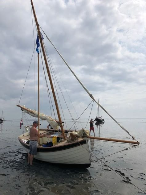 Aarnoud's Ebihen – Building a small wooden sailboat Wood Boat Interior, The Four Winds, Wooden Model Boats, Wood Boat Plans, Sailboat Yacht, Navi A Vela, Wooden Sailboat, Small Sailboats, Classic Wooden Boats