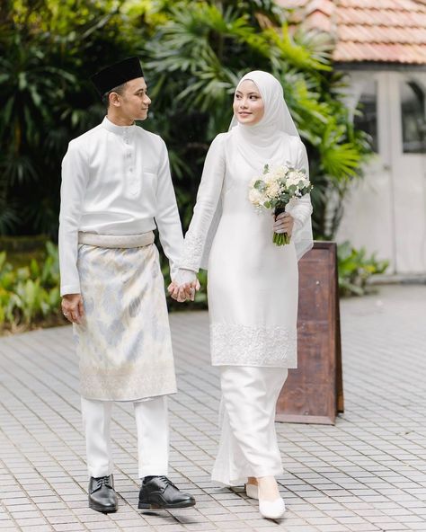 Malaysia Wedding Dress Hijab, Baju Akad Nikah Muslim Simple, Wedding Malaysia Muslim, Dress Akad Nikah Muslimah, Wedding Baju Kurung, Baju Kurung Wedding, Melayu Wedding Dress, Photo Wedding Ideas, Wedding Malaysia