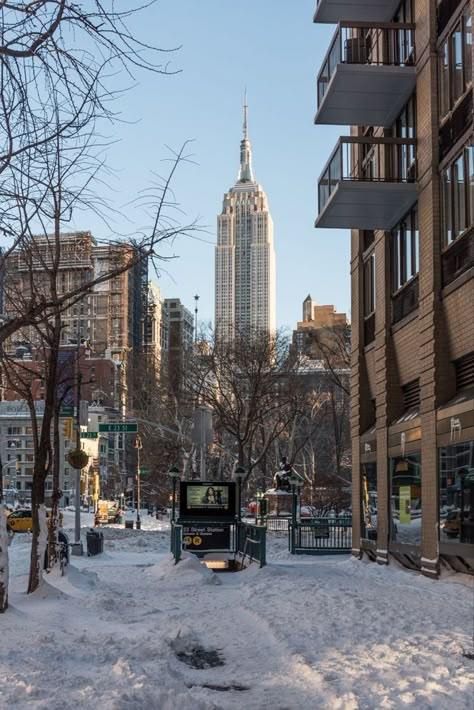 New York Noel, New York Snow, Winter Nyc, New York Winter, Nyc Christmas, Tall Buildings, Nyc Girl, Nyc Aesthetic, Nyc Life