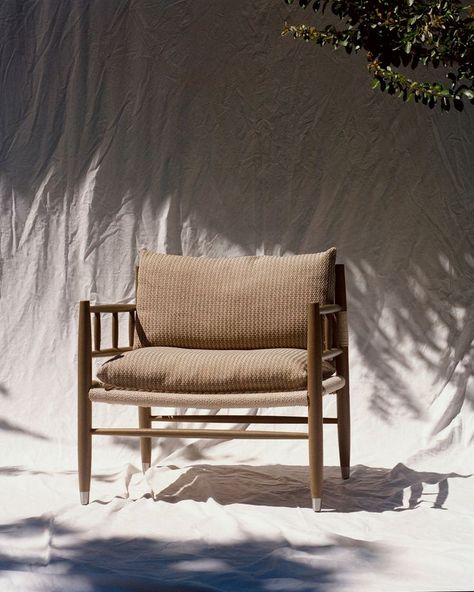 Antonio Citterio designed the Lee armchair, whose precious craftsmanship is its charming peculiarity. Both the armchair and sofa version have backrest and seat entirely hand-woven in paper rush cord, an organic material that celebrates tradition. The tone-on-tone cushions add further comfort to this simple yet sophisticated woven armchair. #flexform #outdoor2022 #outdoorliving Basement Courtyard, Antonio Citterio, Modern Style Furniture, Luxury Furniture Brands, Outdoor Armchair, Wood Structure, Outdoor Setting, Menorca, Interior Design Projects