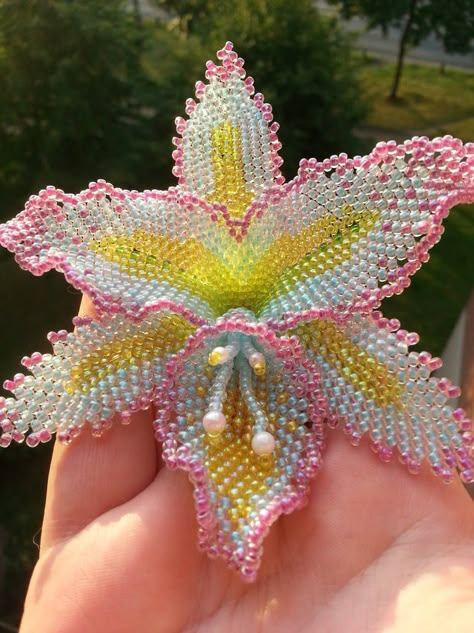 Beaded Orchid, Jewels Diy, Seed Bead Flowers, French Beaded Flowers, Crochet Bedspread Pattern, Bead Flowers, Bead Embroidery Tutorial, Pola Sulam, Beading Crafts