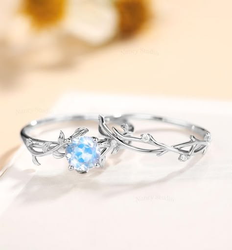 Unique White Gold Rings, Unique Yellow Gold Ring, Alternative Ring, Cute Promise Rings, Moonstone Engagement Ring Set, Pretty Engagement Rings, Cute Engagement Rings, Future Engagement Rings, Moonstone Engagement