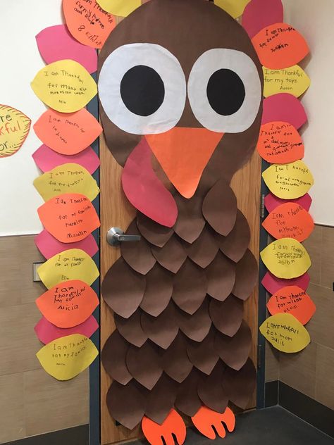 Fall Crafts For Bulletin Boards, Thanksgiving Turkey Bulletin Board Ideas, Thanksgiving Preschool Decorations, Turkey Bulliten Board Ideas, Preschool November Door Ideas, Thanksgiving Decorations Turkey, Thanksgiving Decorations For Door, Fall Arts And Crafts Preschool, Thanksgiving Door Decorations For School