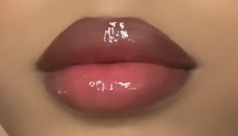 Quince Lip Makeup, Lip Looks Aesthetic, Lip Combo Small Lips, Lip Combos Aesthetic, Prom Lip Makeup, Soft Pink Lip Combo, Two Toned Lips Makeup, Round Lips Aesthetic, Baddie Lip Combos