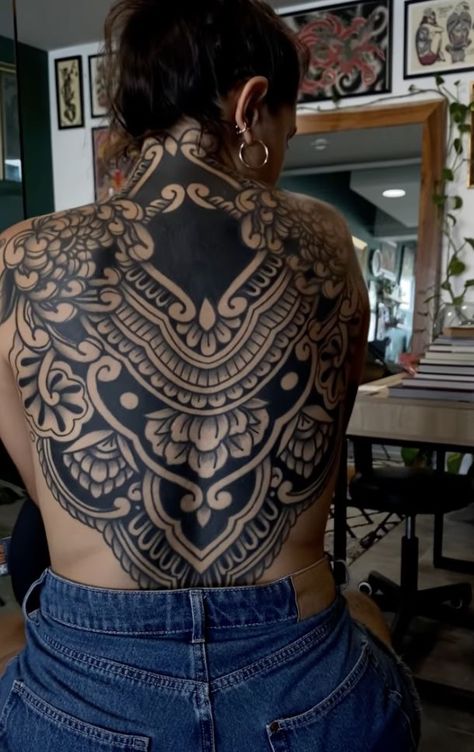 Black And Grey Full Back Tattoos, Women Traditional Back Tattoo, Black Back Piece Tattoo, Back Tattoo Full Women, Black And Gray Back Tattoo, Black And Grey Back Tattoos For Women, Large Tattoos For Women Back Pieces, Whole Back Piece Tattoo Women, Thick Line Back Tattoo