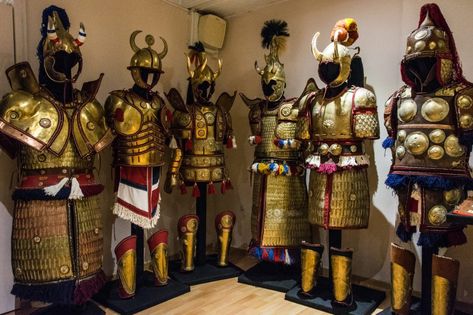 Meet the Blacksmith Resurrecting Greek History - Atlas Obscura Ancient Greek Armor, Ancient Greek Technology, Greek Armor, Sea Peoples, Bronze Age Civilization, Minoan Art, Corinthian Helmet, Famous Warriors, The Blacksmith