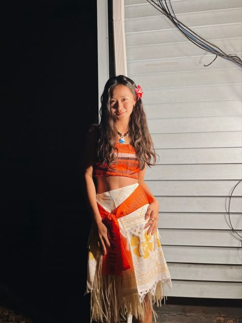 Moana Dress Up Diy, Moana Womens Costume, Cute Moana Halloween Costume, Cute Halloween Costumes Disney Princess, Moana Spirit Week, Moana And Hei Hei Costume, Moana And Maui Halloween Costumes Couple, Moana Custome Ideas, Moana Dance Costume