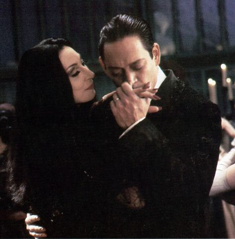 I find the love that Morticia and Gomez have for each other one of a kind. I’m a romantic at heart. Raul Julia, Morticia And Gomez Addams, Addams Familie, Addams Family Values, Best Halloween Movies, Gomez And Morticia, Gomez Addams, Anjelica Huston, Morticia Addams