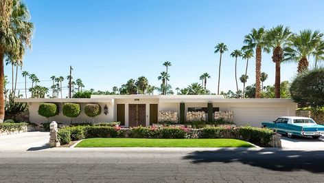 Palm Springs Homes, Capsule Home, Palm Springs Houses, Vintage Palm Springs, Kidney Shaped Pool, Three Bed, Palm Springs Architecture, Palm Springs House, Pebble Floor