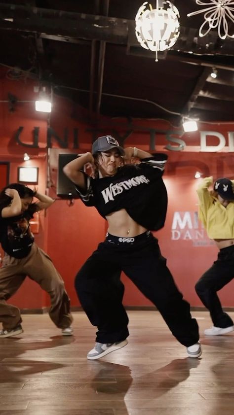 Hip Hop Dancers Outfit, Street Dance Fashion, Dance Studio Outfit, Dance Fashion Hip Hop, Street Dance Outfit Hip Hop, Dance Class Outfit Hip Hop, Hip Hop Dance Aesthetic, Dance Outfits Practice Hip Hop, Hiphop Dance Outfit Dancers