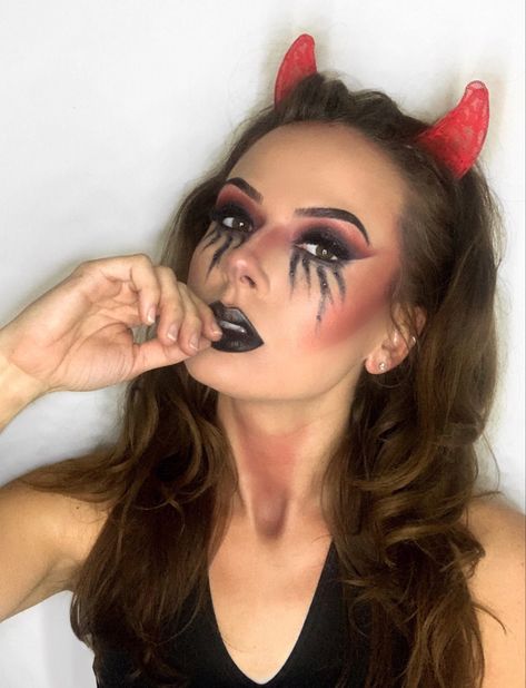 Cute Devil Makeup Halloween Easy, Devil Make Up Halloween, Devil Face Makeup, Girl Devil Makeup, Devil Make Up, Devil Girl Makeup, Devil Face Paint, Halloween Makeup Devil, Halloween Devil Makeup