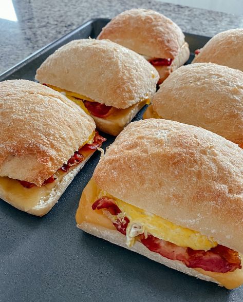 starbucks bacon gouda breakfast sandwiches Bacon Gouda Sandwich, Starbucks Breakfast Sandwich, Starbucks Sandwiches, Gouda Sandwich, Freezable Breakfast, Starbucks Breakfast, Bagel Breakfast Sandwich, Breakfast Sandwich Recipes, Frozen Breakfast