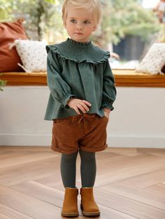 Winter Shorts Outfits, Wander Outfit, Fall Family Outfits, Corduroy Blouse, Girls Fall Fashion, Baby Mode, Outfit Baby Girl, Look Retro, Baby Fits