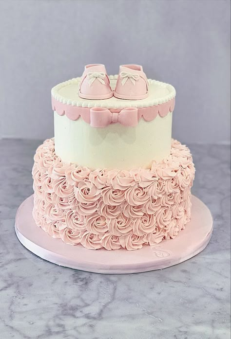 Baby Shower Cakes Girl Pink, Baby Girl Shower Cake, Christening Cake Girls, Girl Shower Cake, Baby Shower Cake Designs, Pink Baby Shower Cake, Baby Shower Cake Ideas, Pastel Baby Shower, Baby Shower Cakes Girl