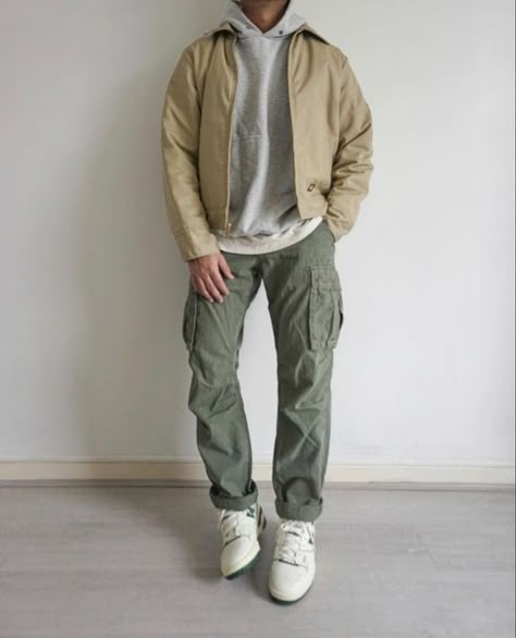 Classy Mens Outfits, Green Cargo Pants Outfit, Cargo Pants Outfit Men, Casual Mens Outfits, Cargo Outfit, Pants Outfit Men, Trendy Boy Outfits, Style Outfits Men, Beige Jacket