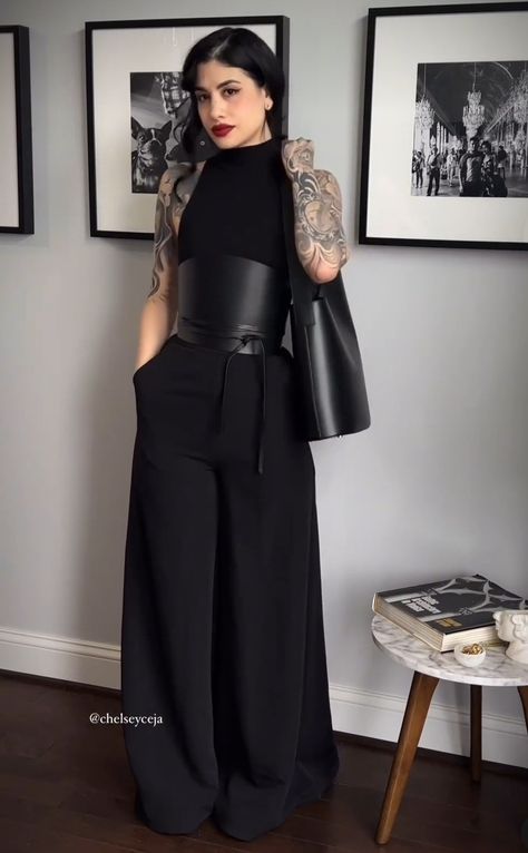 Edgy Hourglass Outfits, Goth Professional Fashion, Classy Gothic Outfits For Women, Sophisticated Goth Outfits, Gothic Corporate Work Outfits, Classy Punk Outfits, Punk Office Outfit, Edgy Corporate Fashion, Black Blazer Outfits For Women Work