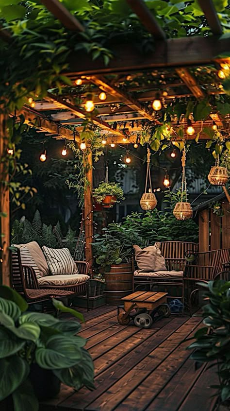 Small Garden Lounge, Small Lush Backyard, Backyard Small Deck Ideas, Outside Oasis Backyards, Cozy Outdoor Patio Ideas, Small Decked Garden Ideas, Cozy Small Patio Ideas, Outdoor Garden Seating Ideas, Backyard Oasis Ideas Inspiration