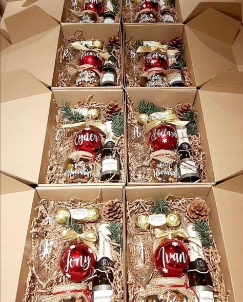 100+ DIY Dollar Tree Christmas Crafts that spells out Love, Hope & JOY - Hike n Dip Christmas Gift Box Ideas For Women, Company Christmas Gift Ideas, Bridesmaid Proposal Christmas, Christmas Gift Box Ideas, Diy Dollar Tree Christmas Crafts, Dollar Tree Christmas Crafts, Joululahjat Diy, Diy Dollar Tree Christmas, Diy Christmas Gifts For Friends