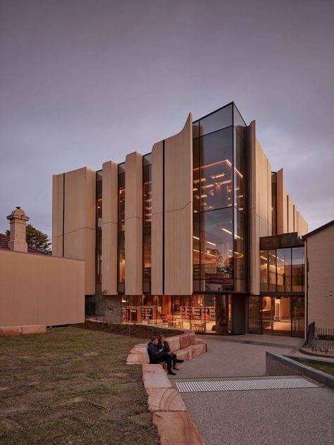 Gallery of Warrnambool Learning and Library Centre / Kosloff Architecture - 5 Galleries Architecture, Large Building, Commercial Design Exterior, Architecture Elevation, Facade Architecture Design, Library Architecture, New Architecture, Architecture Design Drawing, Architecture Building Design