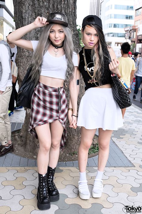 Visiting the uber hip Daikanyama neighborhood. Outfit Ideas Japanese, Japanese Grunge, Mode Harajuku, Harajuku Street Style, Japan Fashion Street, 일본 패션, Harajuku Fashion Street, Harajuku Girls, Fashion 90s