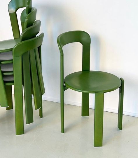 Rey Chair, Green Chairs, Vintage Furniture Design, Green Dining Chairs, Wooden Dining Chairs, Round Chair, Mid Century Dining Chairs, Conference Chairs, Mid Century Dining