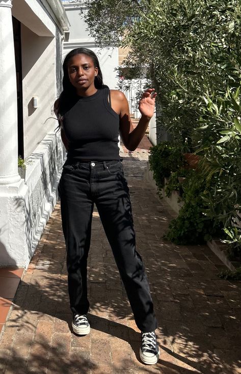 Black Straight Leg Jeans Outfit, Black Jeans Outfit Summer, Straight Leg Jeans Black, Straight Leg Jeans Outfits, Black Straight Leg Jeans, Converse All Stars, Jeans Outfit Summer, Summer Trends Outfits, Black Jeans Outfit