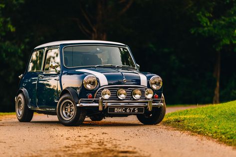 1967 Morris Mini Cooper S MK I Mini Morris Cooper, Mini Cooper Vintage, Old Mini Cooper, Cooper Cars, Classic Mini Cooper, Rover Mini Cooper, Mini Morris, Cooper Car, Mustang Wallpaper