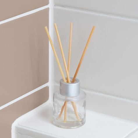 Drive nasty smells out of your #bathroom with these reliable and effective air fresheners. Bathroom Freshener, Daisy Room, Artery Cleanse, Toilet Odor, House Themes, Candle Obsession, Pet Smell, Low Estrogen, Room Freshener