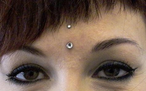 Piercing With Industrial, Third Eye Piercing, Body Modification Piercings, Surface Piercing, Eye Piercing, Cool Piercings, Dope Jewelry, Body Piercings, Body Modifications