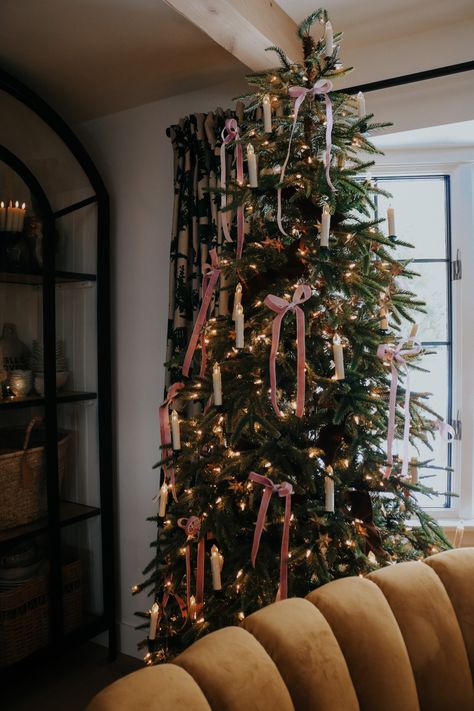 Bow Christmas Tree Aesthetic, Messy Christmas Tree, Ribbon Bows Christmas Tree, Bows On Christmas Tree Decorating Ideas, Now Christmas Tree, Bows On A Christmas Tree, Christmas Floral Installation, Tinsel And Ribbon Christmas Tree, Ribbon Bow Christmas Tree