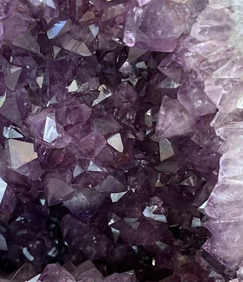 Energy doesn’t lie 🔮☁️💫 Amethyst Aesthetic, Lana Quotes, Aesthetic Exercise, Lilac Stone, Rhombus Shape, Cool Undertones, Beautiful Rocks, Purple Crystal, Stone Texture