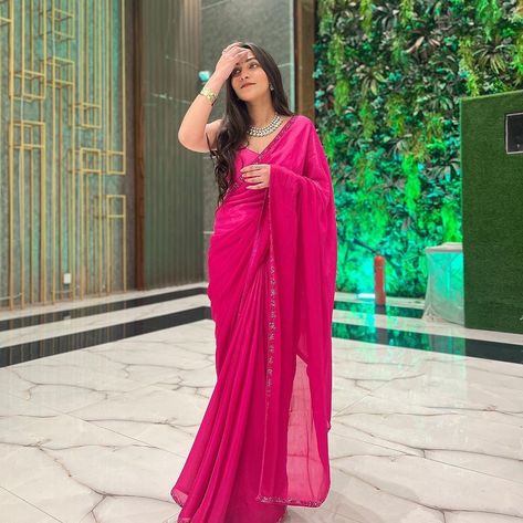 @that.review.addict is our version of Rani in our fuchsia pink saree and we’re totally swooning over this look on her 🩷😍 DM for product details and more #ZariLove #saree #rockyaurranikiipremkahaani #ranichatterjee #aliabhattlovers #hotpinksaree #pinksaree #ranisarees #sareelooks #bollywoodfashionista #bollywoodsaree #chiffonsaree #plainsaree Rani Pink Dress, Sarees For Farewell Party, Rani Pink Saree, Pink Sarees, Saree Color Combinations, Farewell Sarees, Wedding Fits, Rani Pink, Anarkali Dress Pattern