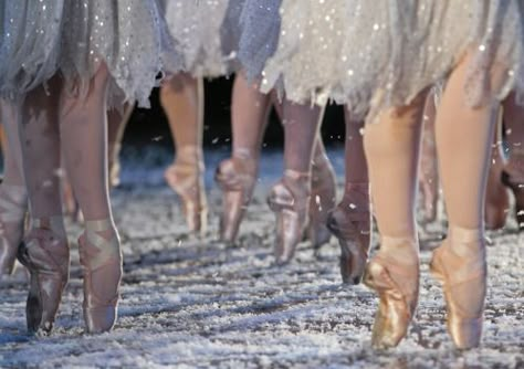 Ballet Aesthetic, Ballet Beauty, Dance Like No One Is Watching, Sugar Plum Fairy, Ballet Core, Nutcracker Ballet, En Pointe, Ballet Beautiful, Snow Angels