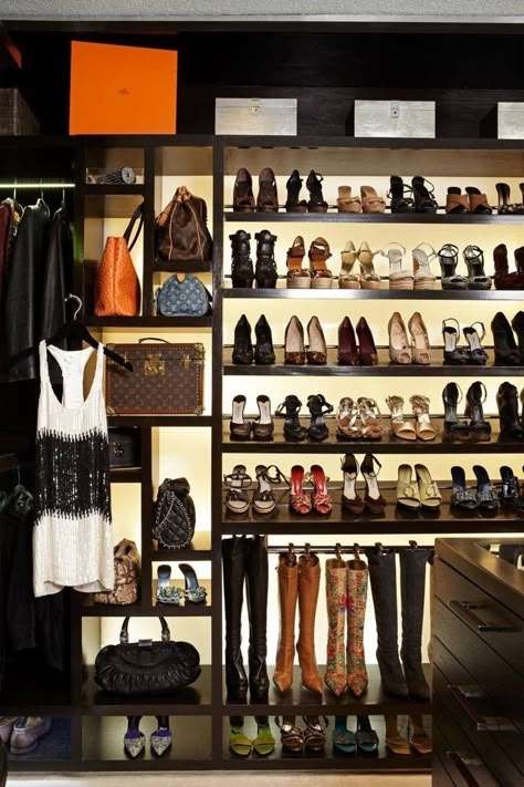 Nyc Apartment Closet, Contemporary Closet, Stile Blair Waldorf, Closet Redo, Walk In Robe, Dream Closets, Dressing Rooms, Closet Shelves, Closet Inspiration